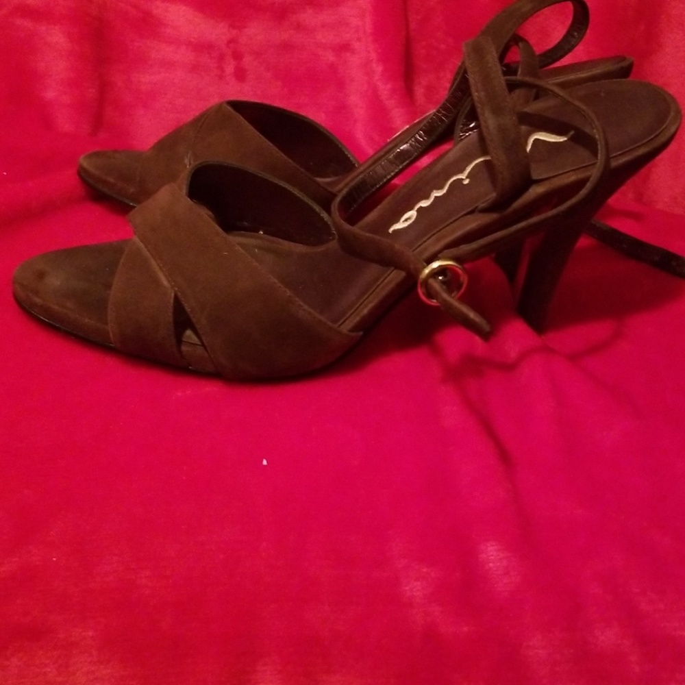 Suede heel, 9.5 ( runs small) fits like 9